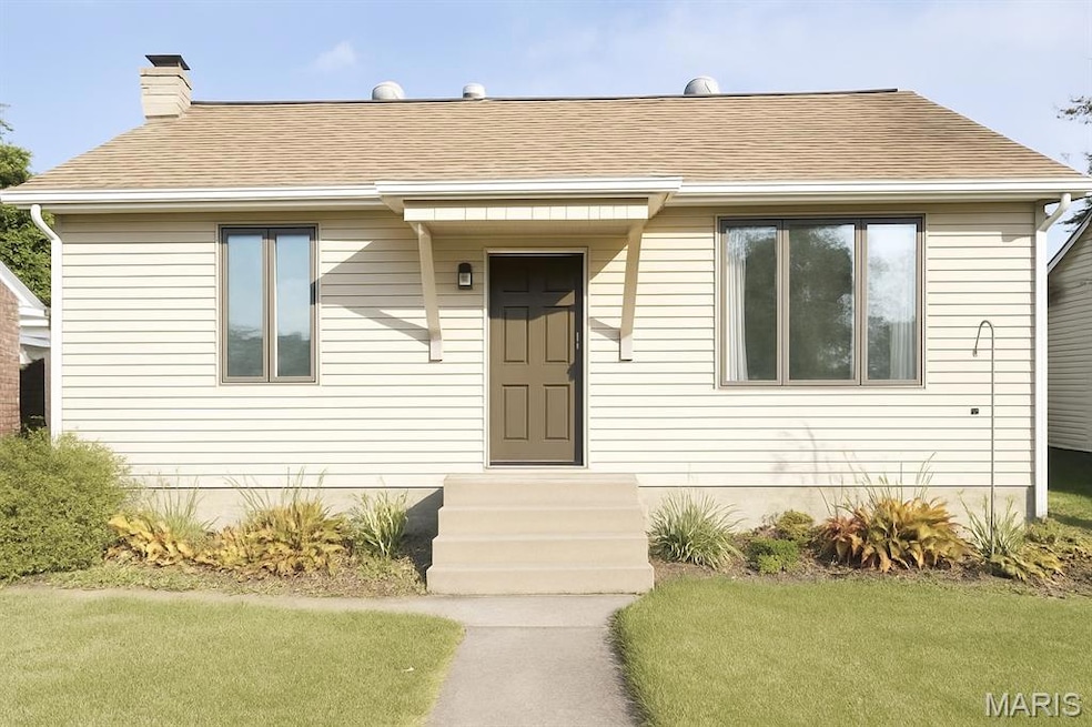 315 N Maple Ave, Roxana, IL 62084 - photo 1