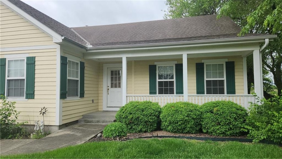 2010 Prairie Grass Dr, Raymore, MO 64083 - photo 1