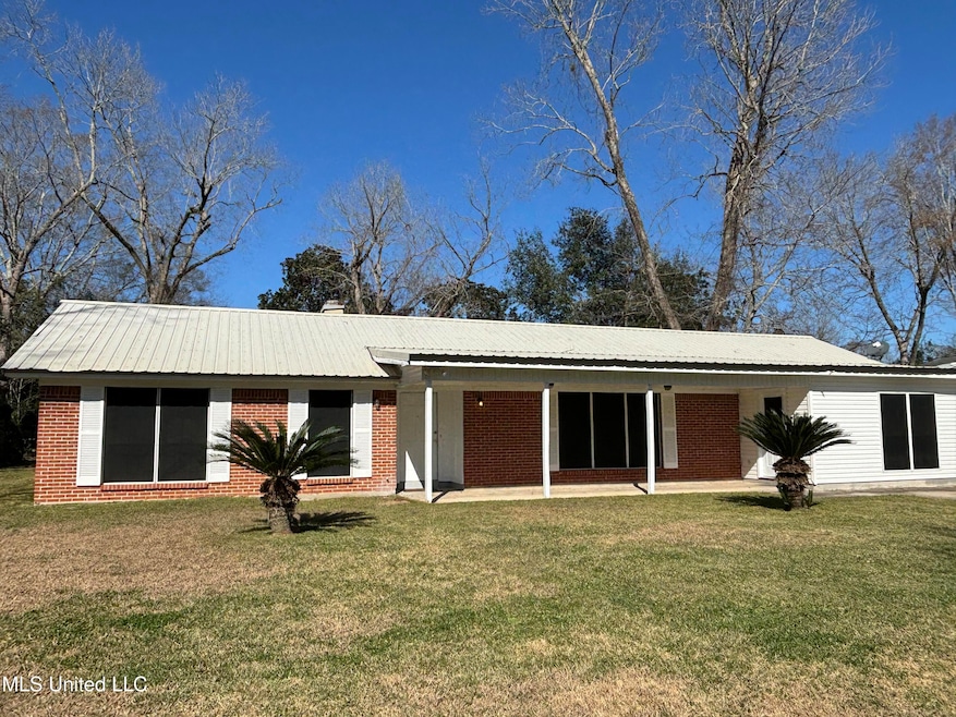 1310 Sally Dr, Picayune, MS 39466 - photo 1
