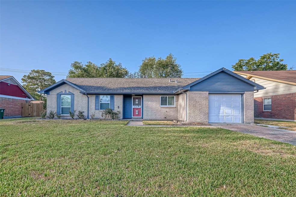 807 Rainy River Dr, Houston, TX 77088 - photo 1