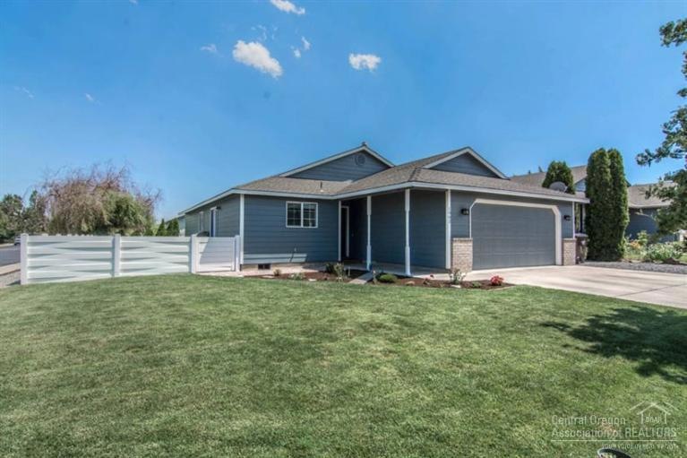 1902 SW 35th Place, Redmond, OR 97756 - photo 1