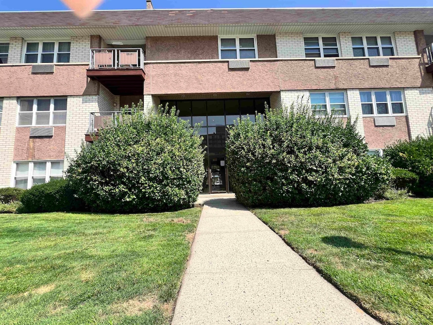 Waterside Condominiums unit D5, Edgewater, NJ 07020 - photo 1