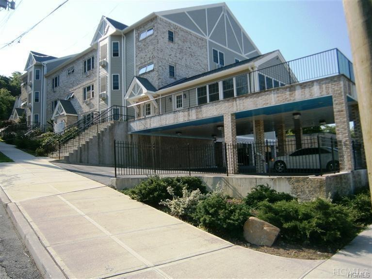 304 Warburton Ave unit 1A, Yonkers, NY 10701 - photo 1