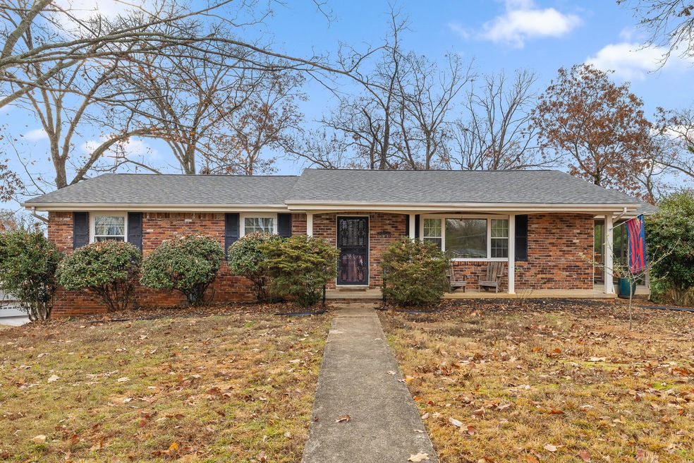 1340 Clearpoint Dr, Hixson, TN 37343 - photo 1