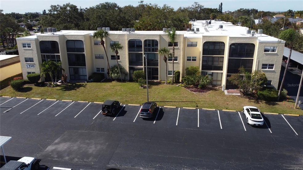 Welcome to Waters Edge Condos building 1200.  So much to offer here at this well appointed community close to shopping, public transportation and only minutes to the beautiful sandy beaches.