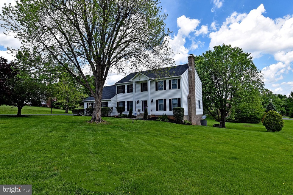 7017 Lake Dr, Warrenton, VA 20187 - photo 1