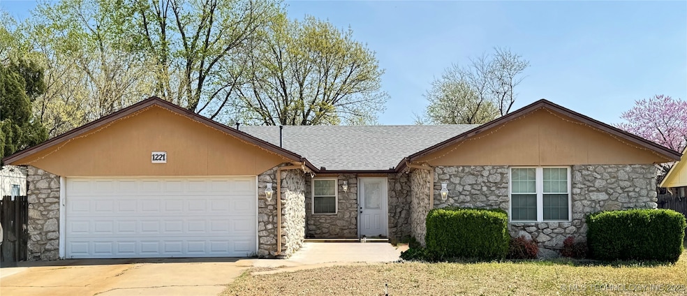 1221 S 28th St, Broken Arrow, OK 74014 - photo 1