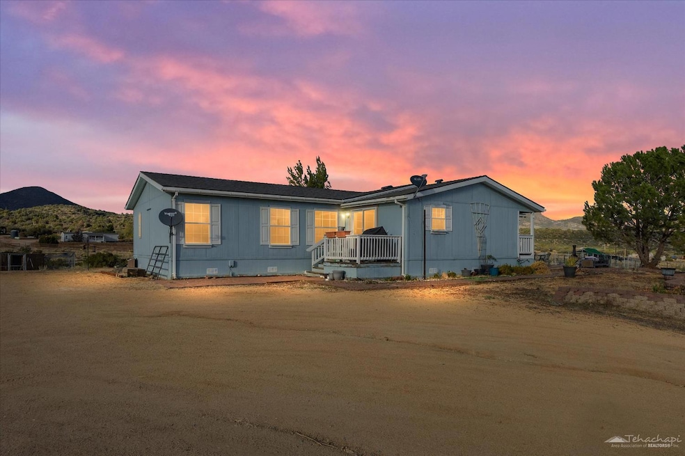 24343 Lalaponzi Ct, Tehachapi, CA 93561 - photo 1