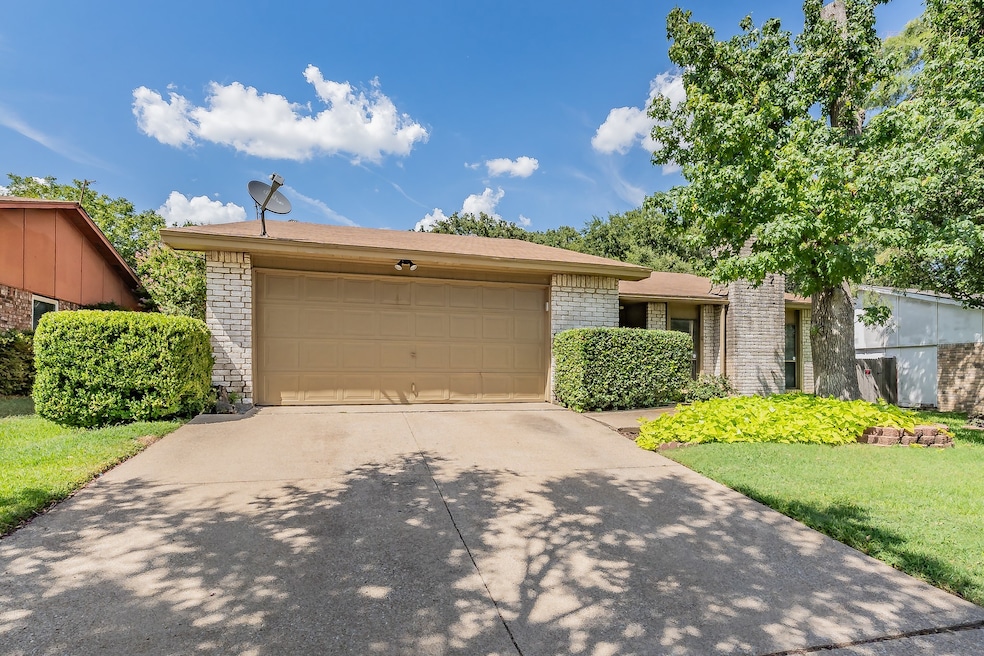 4017 Rushmoor Dr, Arlington, TX 76016 - photo 1