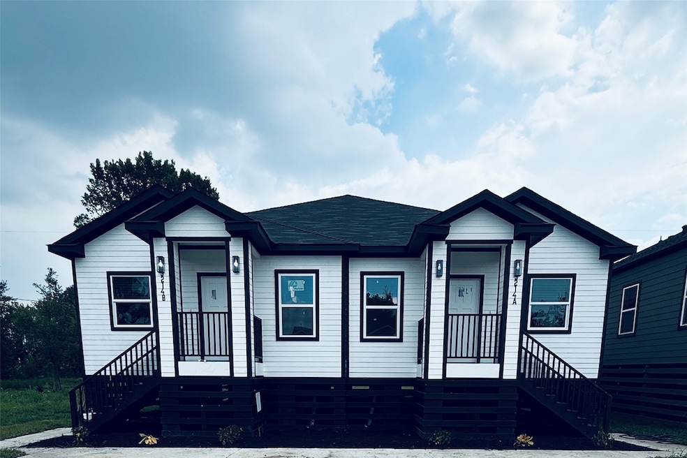 5214 Rue St unit A B, Houston, TX 77033 - photo 1