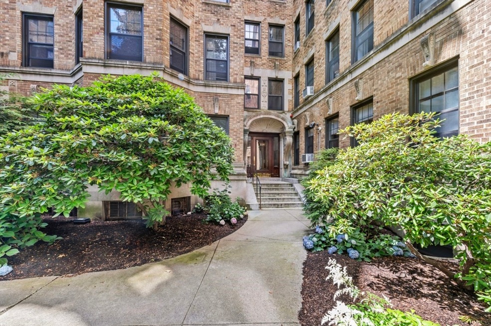 118 Riverway unit 32, Boston, MA 02215 - photo 1