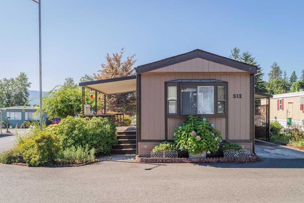 2325 NW Highland Ave unit 6, Grants Pass, OR 97526 - photo 1