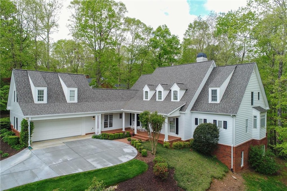 Gorgeous southern traditional home!