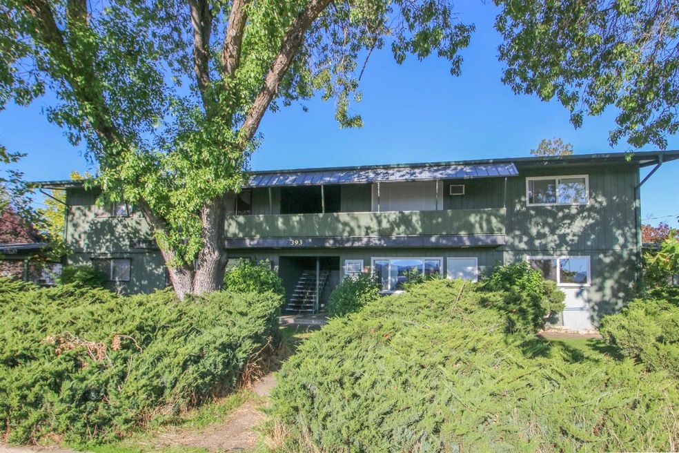 393 S 1st St, Central Point, OR 97502 - photo 1