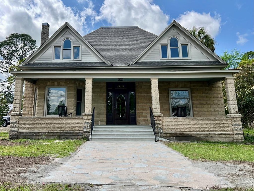 613 S Main St, Fitzgerald, GA 31750 - photo 1