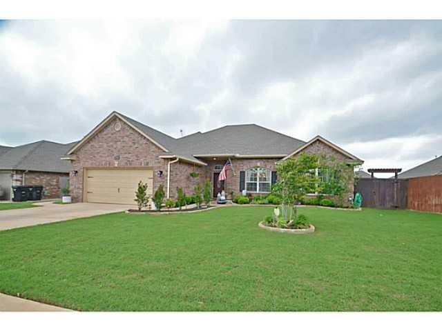 1109 Bryan Dr, Moore, OK 73160 - photo 1