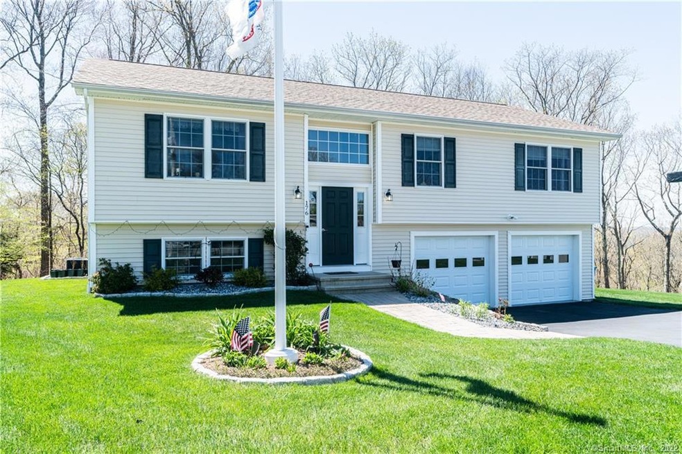 176 Shadybrook Ln, Waterbury, CT 06706 - photo 1