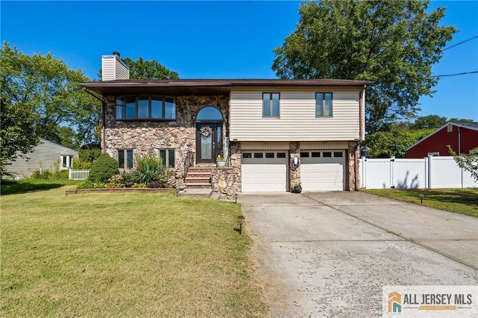 Under Contract $625,000