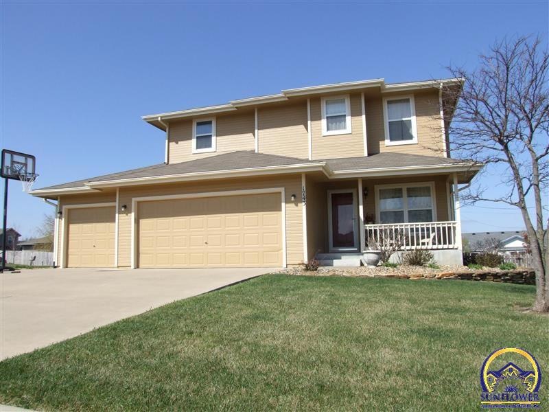 1743 SW Stone Crest Dr, Topeka, KS 66615 - photo 1