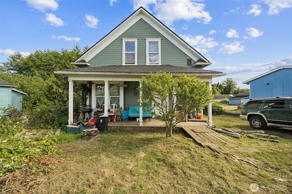 818 Wyoming St, Raymond, WA 98577 - photo 1