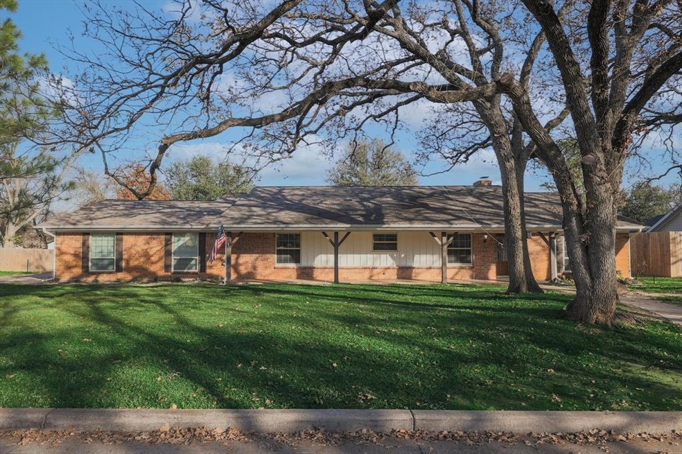 5817 Hunter Trail, Colleyville, TX 76034 - photo 1