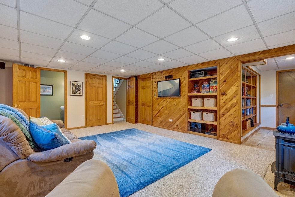 1019 E Elm St, Wheaton, IL 60189 - photo 1