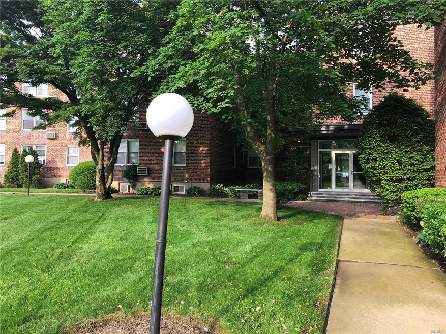 510 Dubois Ave unit 5C, Valley Stream, NY 11581 - photo 1