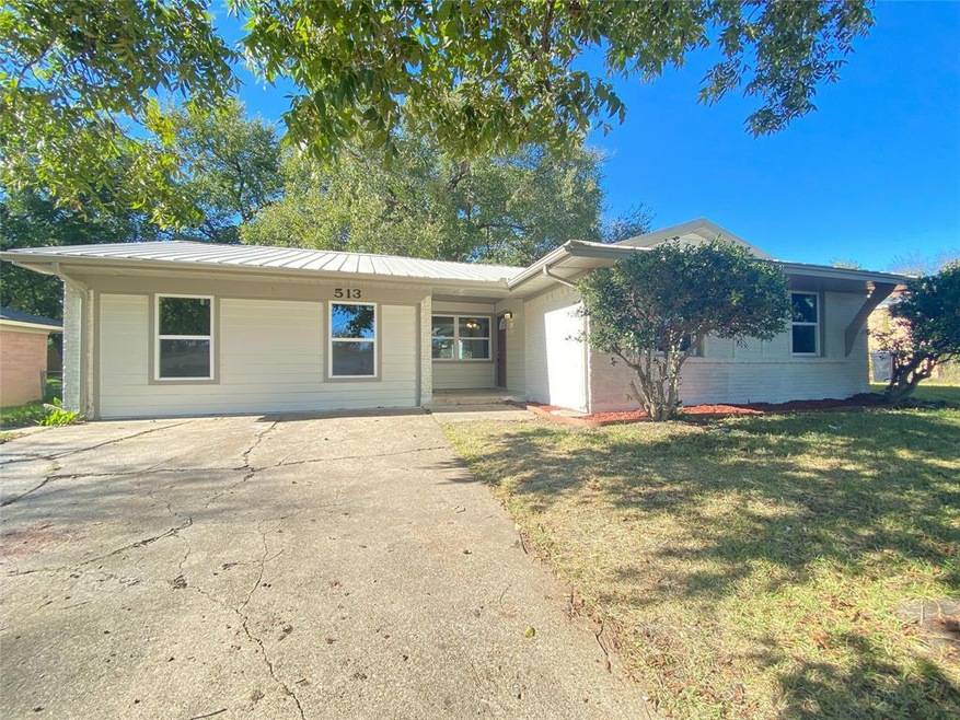 513 Lakeshore Dr, Ennis, TX 75119 - photo 1