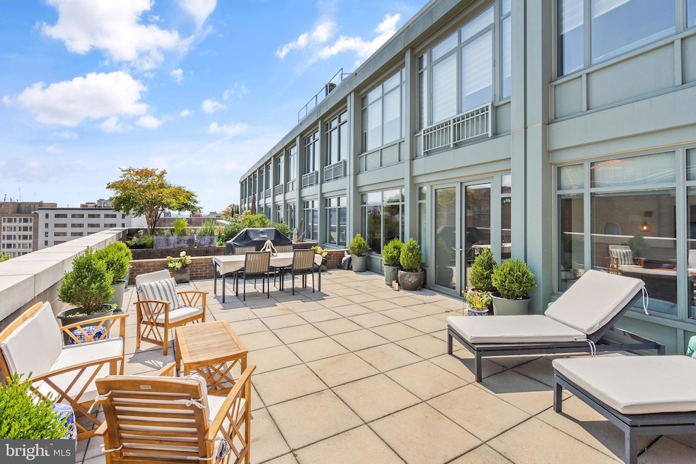 The Columbia Residences unit 808, Washington, DC 20037 - photo 1