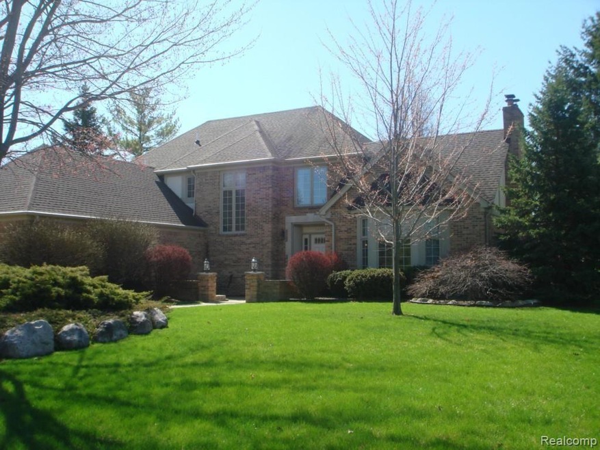3423 Wedgewood Dr, Rochester Hills, MI 48306 - photo 1