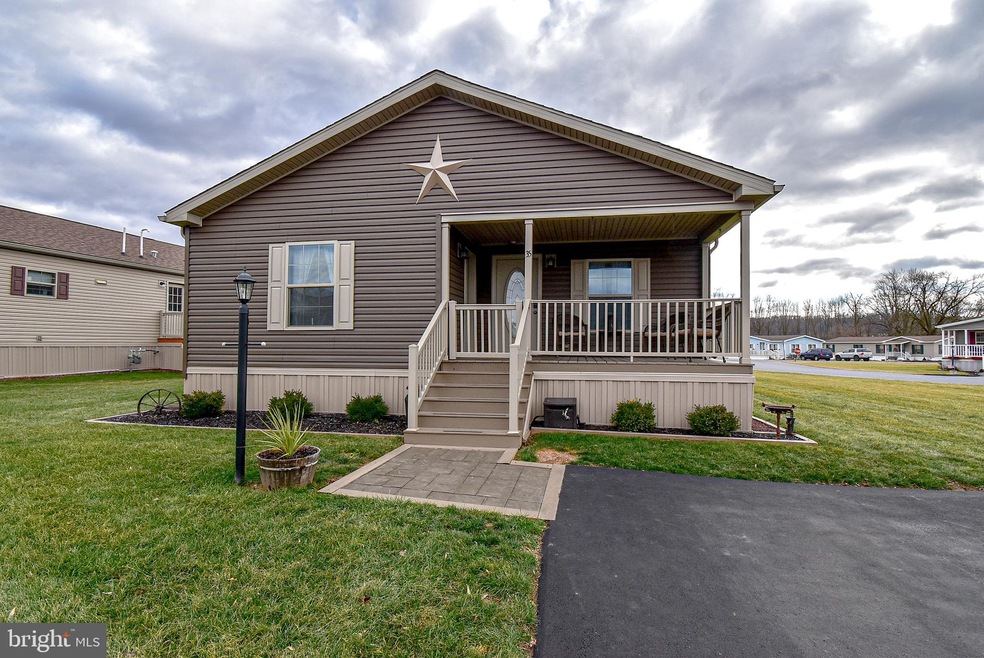 35 Emily Ln, New Holland, PA 17557 - photo 1