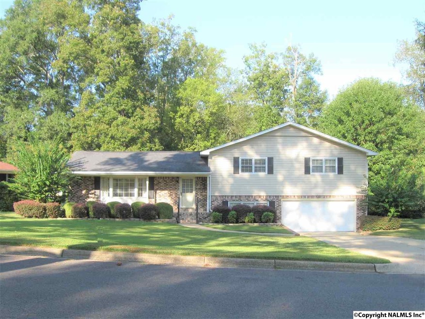 304 Manor St, Gadsden, AL 35901 - photo 1