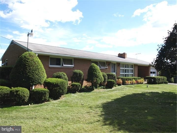 1550 Lakeside Rd, Pennsburg, PA 18073 - photo 1