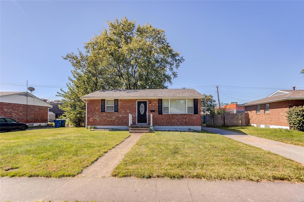 View of front of home featuring a front lawn