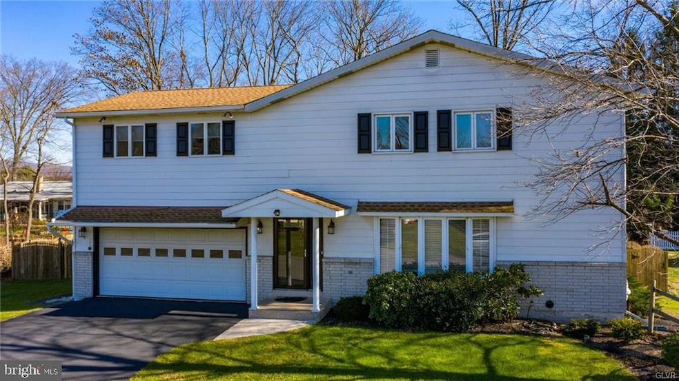 1060 Arbor Ln, Slatington, PA 18080 - photo 1