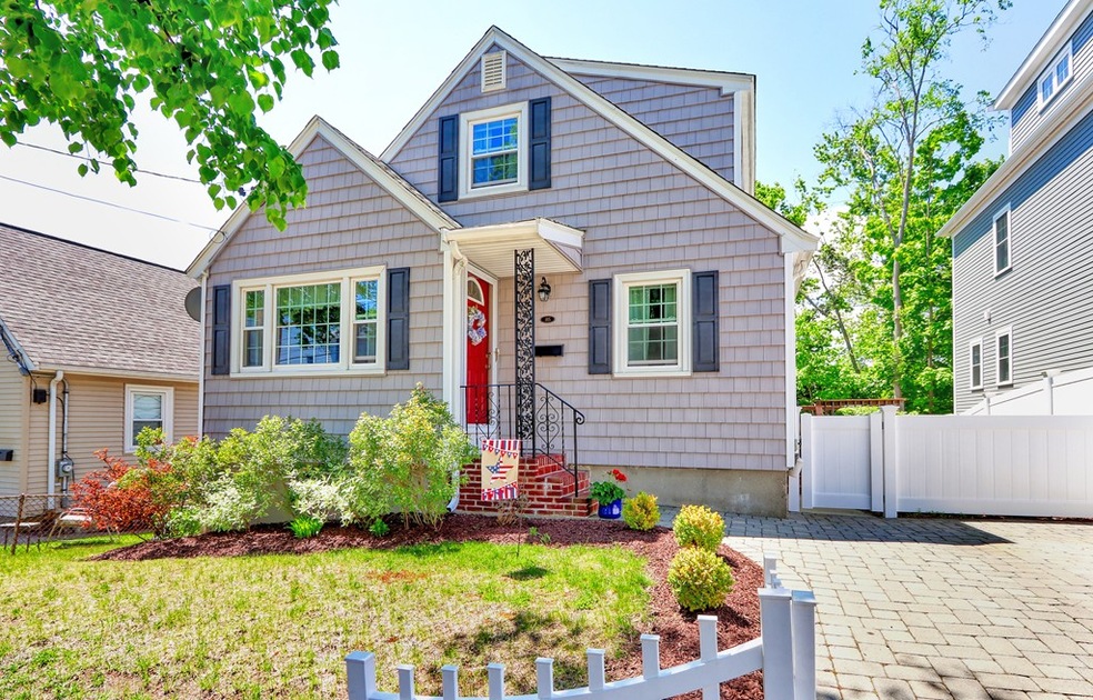 185 Glenellen Rd, West Roxbury, MA 02132 - photo 1