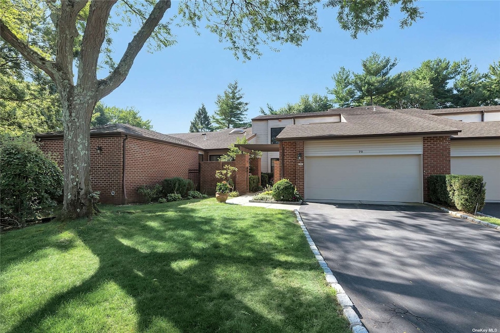 79 Eider Hill Ct, Manhasset, NY 11030 - photo 1