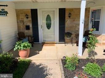 8702 Royal Ridge Ln, Laurel, MD 20708 - photo 1