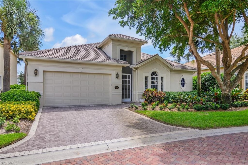 Mediterranean / spanish-style house featuring stuc