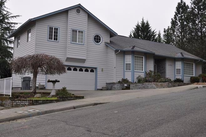 1105 NW Regent Dr, Grants Pass, OR 97526 - photo 1