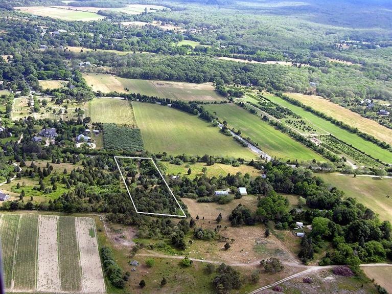 22 Scotchmans Ln, West Tisbury, MA 02568 - photo 1