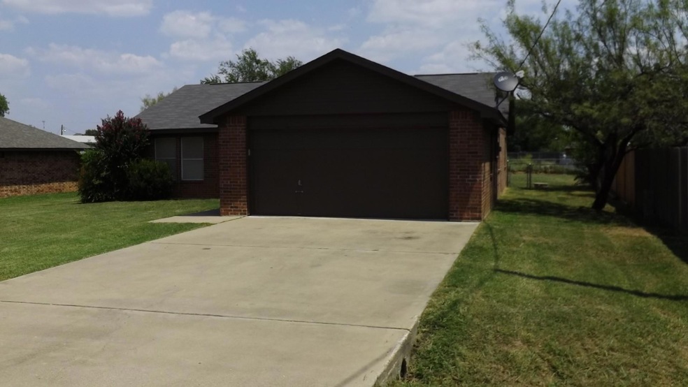 809 Shady Grove Dr, Granbury, TX 76049 - photo 1