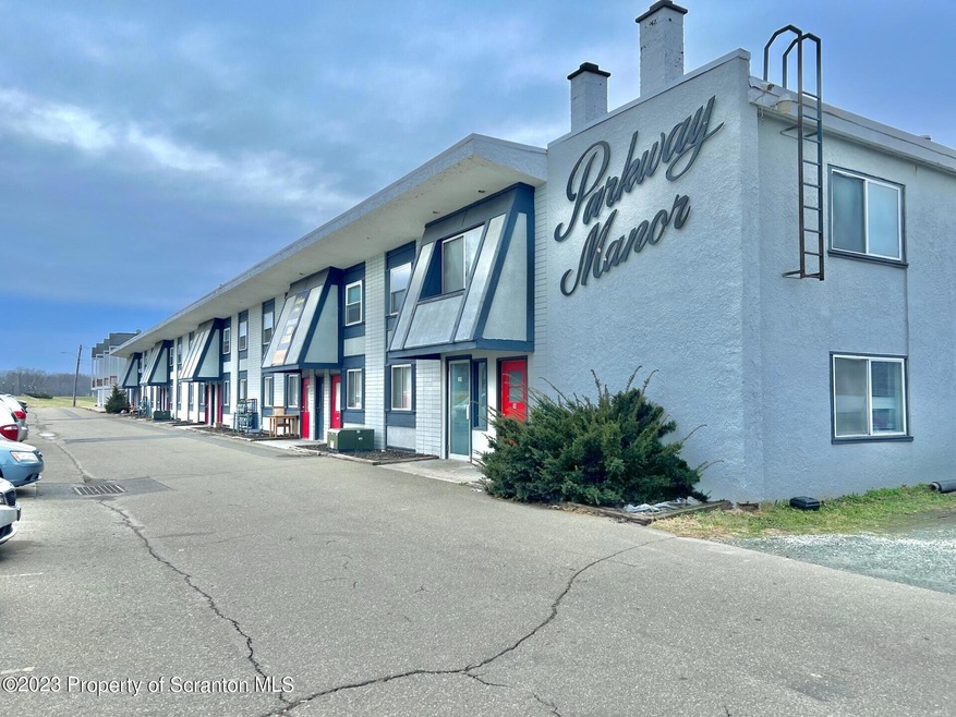 100 Parkway Blvd unit 13, Kingston, PA 18704 - photo 1