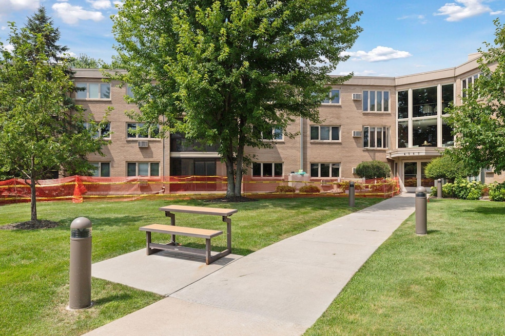4360 Brookside Ct unit 310, Edina, MN 55436 - photo 1