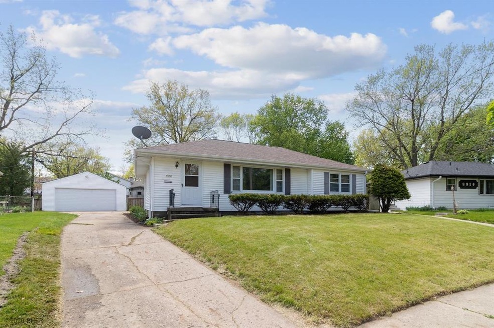3906 Aurora Ave, Des Moines, IA 50310 - photo 1