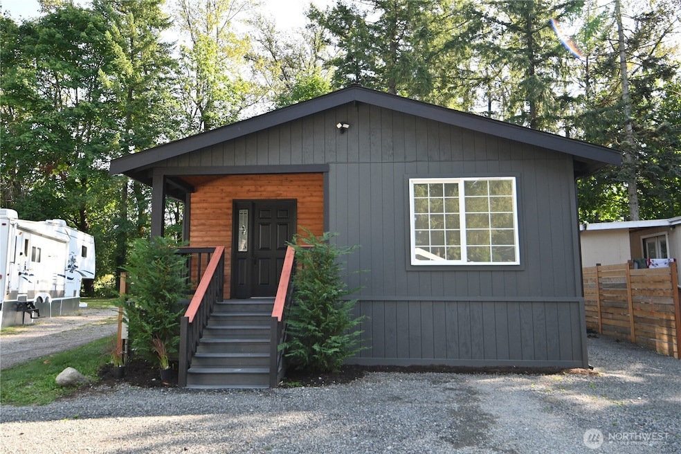 Beautifully updated home in Wallace River park!