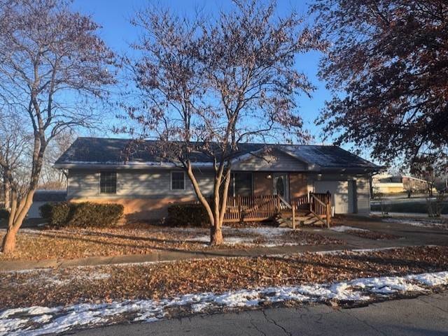 619 E 7th St, Cameron, MO 64429 - photo 1