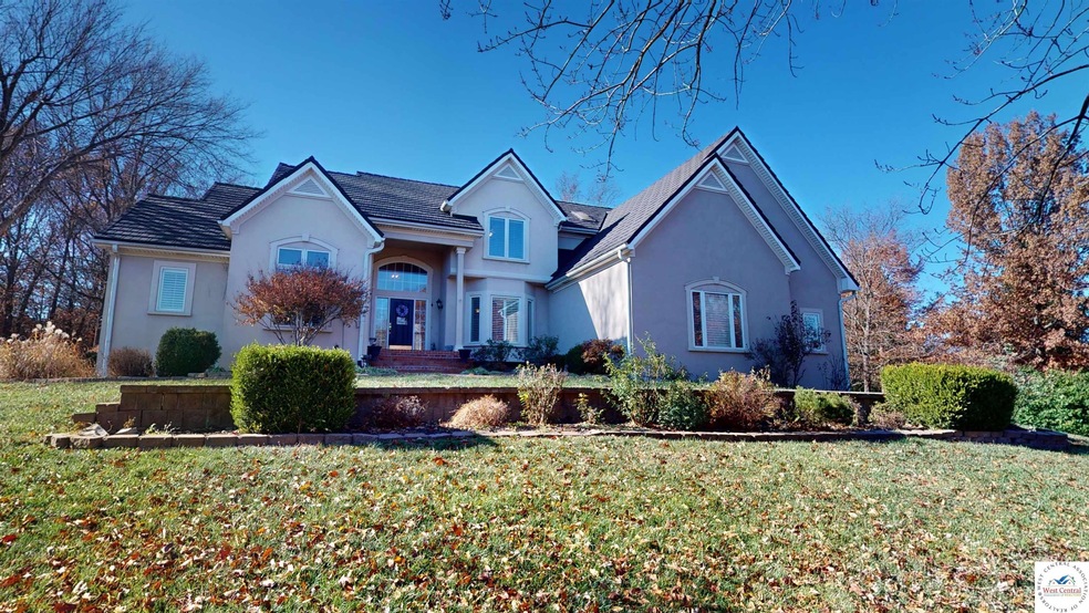 1519 Cobblestone Dr, Sedalia, MO 65301 - photo 1