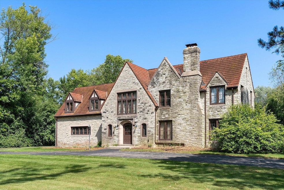 8040 N Gray Log Ln, Milwaukee, WI 53217 - photo 1