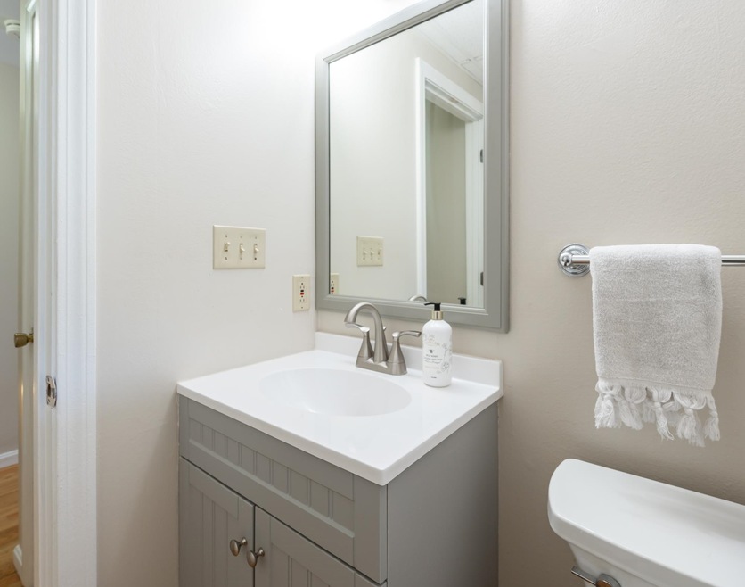 2A Hersey Ln unit A, Stratham, NH 03885 - photo 1